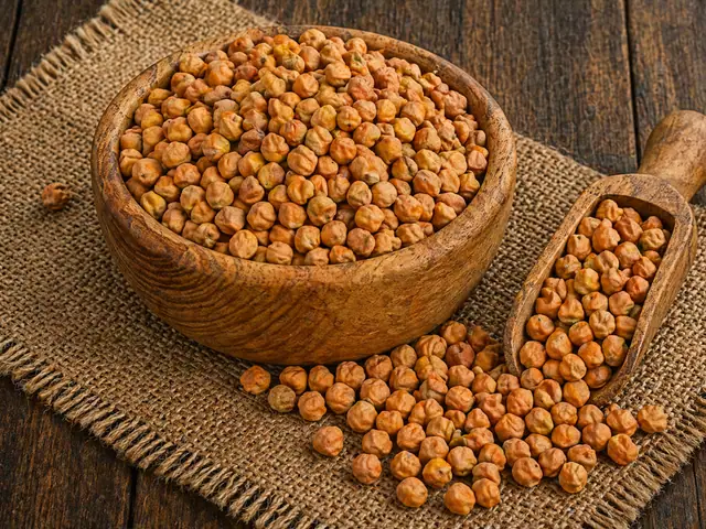 Whole desi chana (Bengal gram) brown chickpeas for export