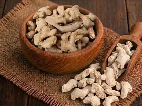 Whole unbleached dry ginger (sonth) rhizomes for export from India