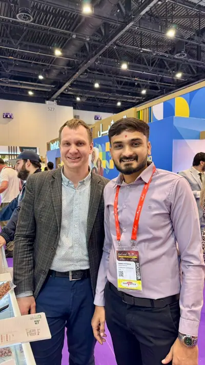 Elysium Agri team member with an international buyer at a trade show