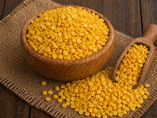 Unpolished toor dal and whole pigeon peas (tur) for export