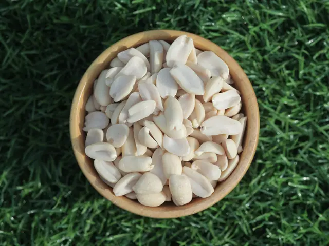Split blanched peanut halves with hearts removed, from Gujarat