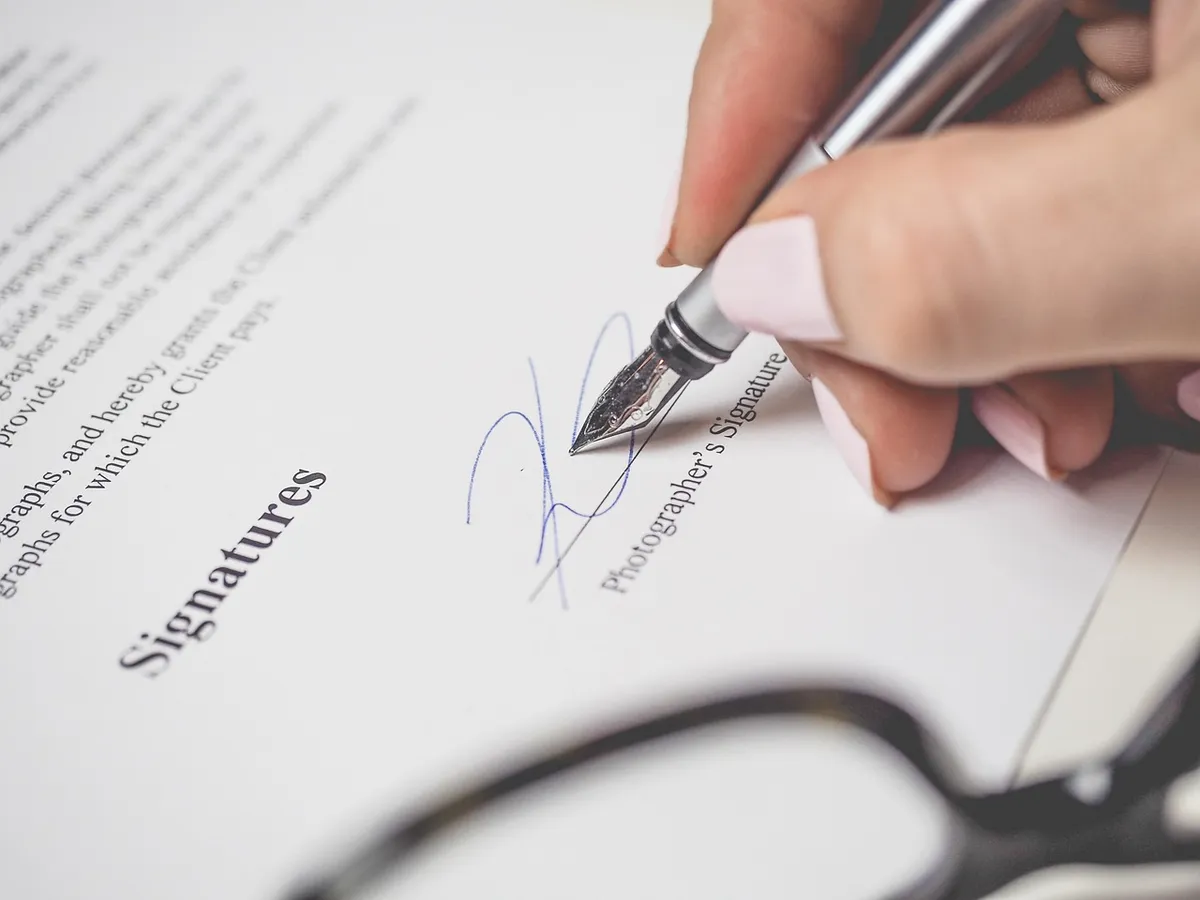 Signing an original bill of lading document