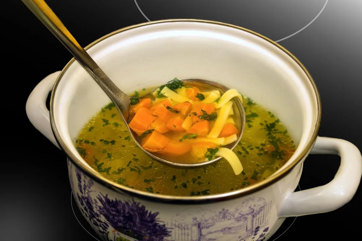 Vegetable soup made with dehydrated onion pieces