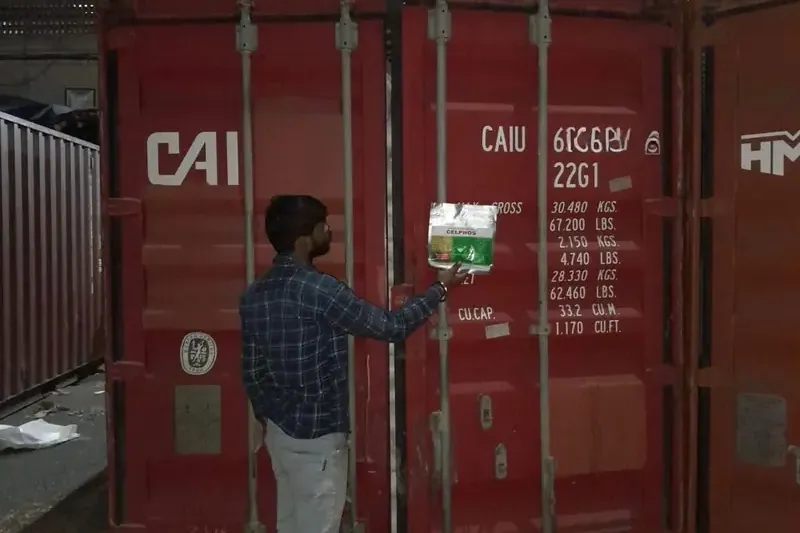 Desiccant pouch hung at a container door to protect dehydrated vegetables from condensation