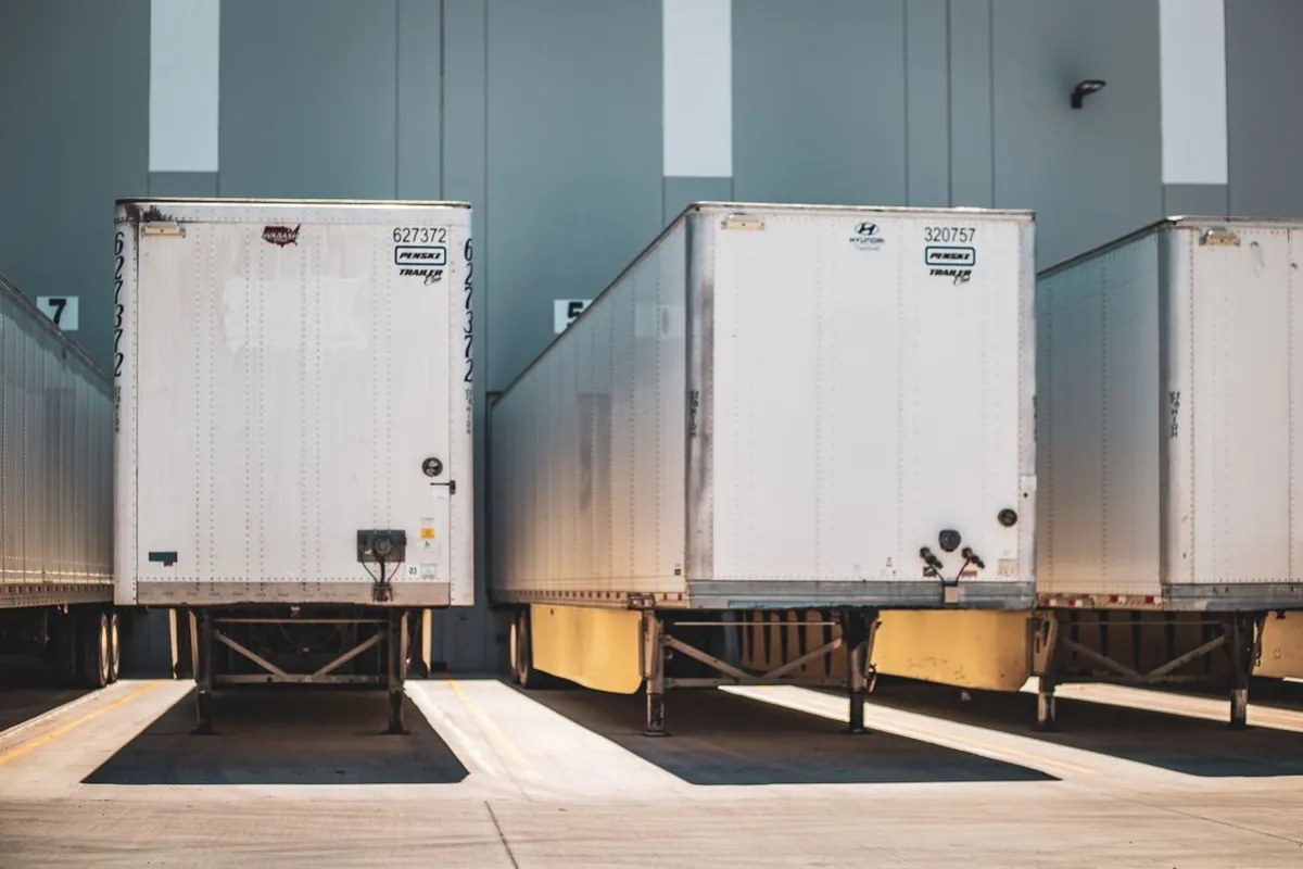 Trailers at a warehouse loading dock, the delivery point under EXW