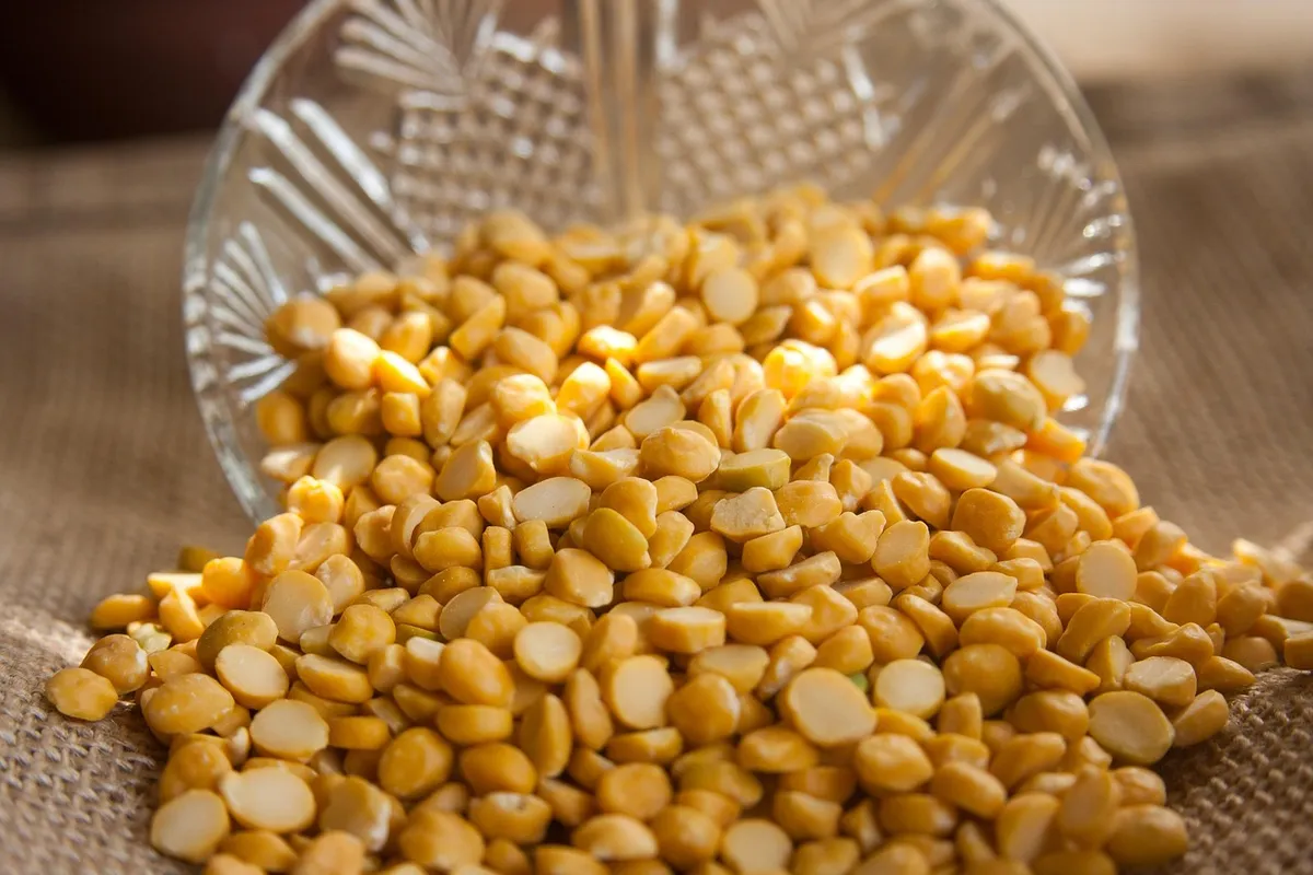 Yellow split dal such as toor dal and chana dal