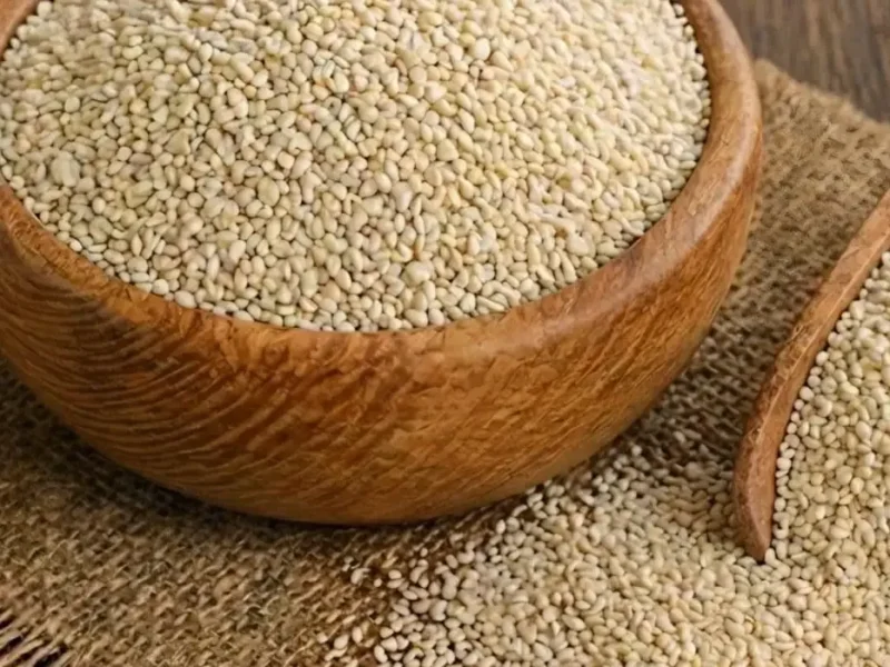 Hulled white sesame seeds for tahini production